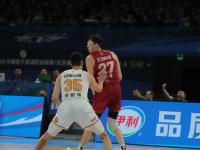 北京男篮遭遇困境，惨遭溃败