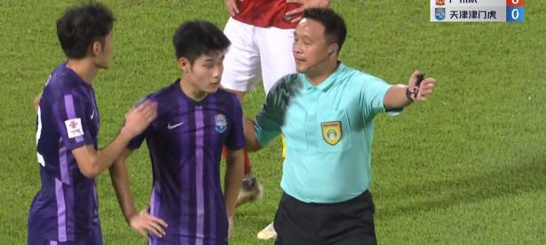 半岛体育官网app-日本代表队球员因犯规遭到红牌处罚