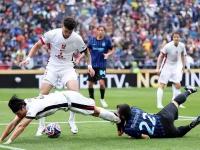 半岛体育官方-漂亮进球！球队在比赛中锁定胜局