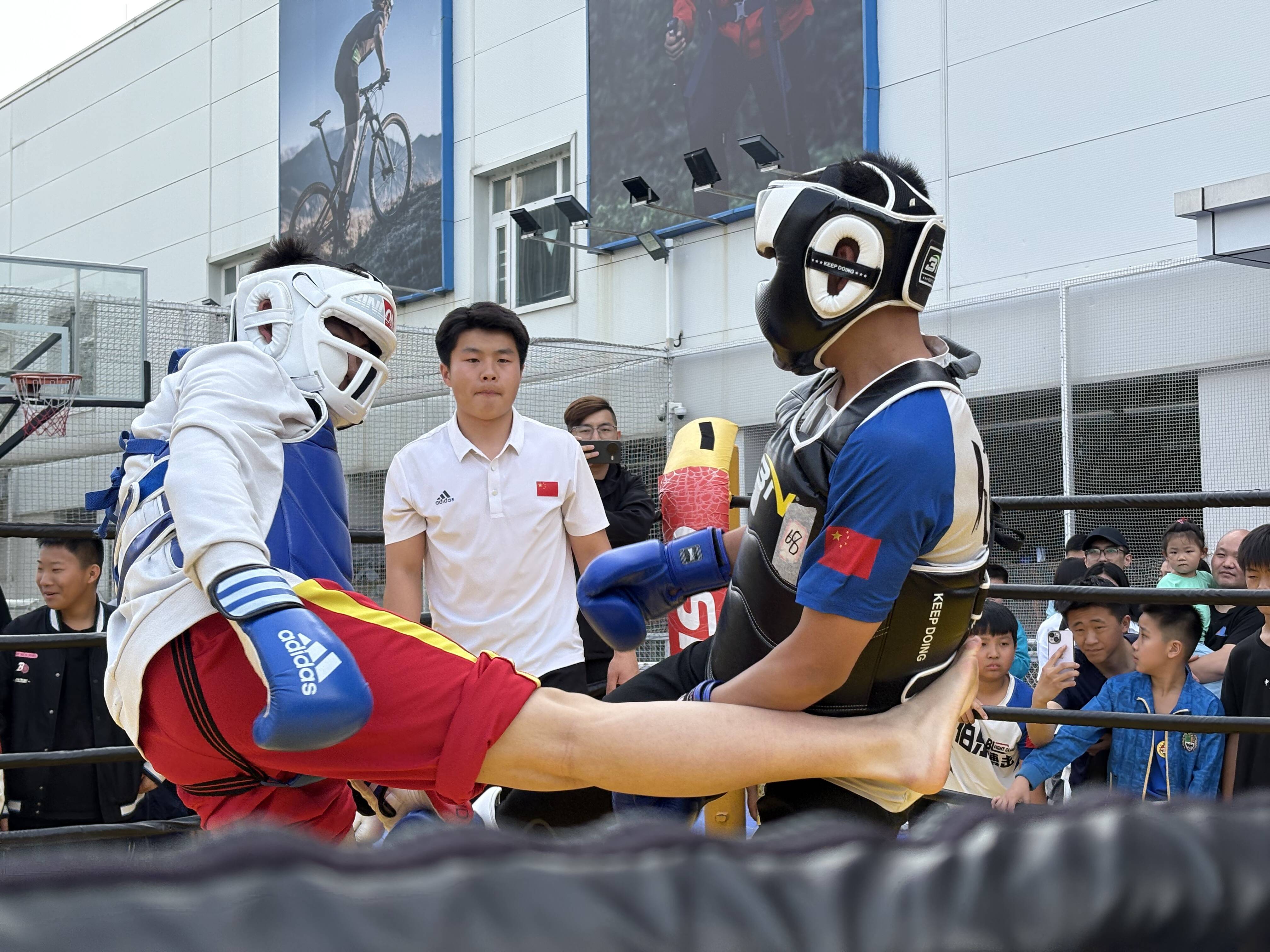 火热擂台！运动员拼搏涌现胜利