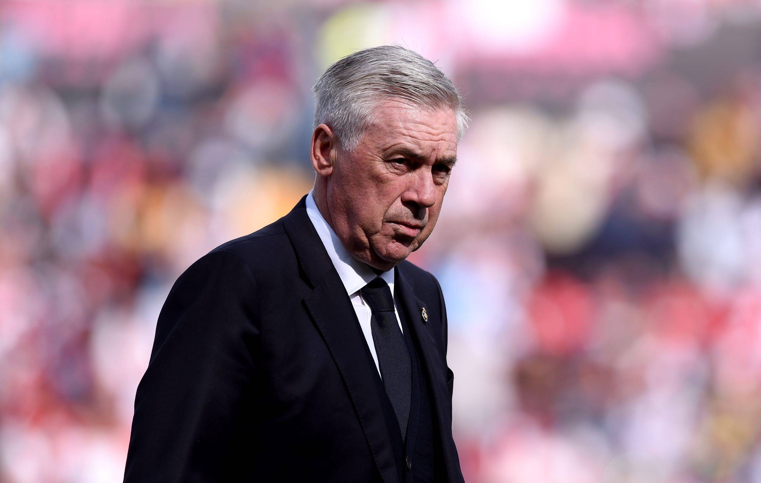 包含皇马锋线火力全开，主教练赞扬队员拼搏的词条