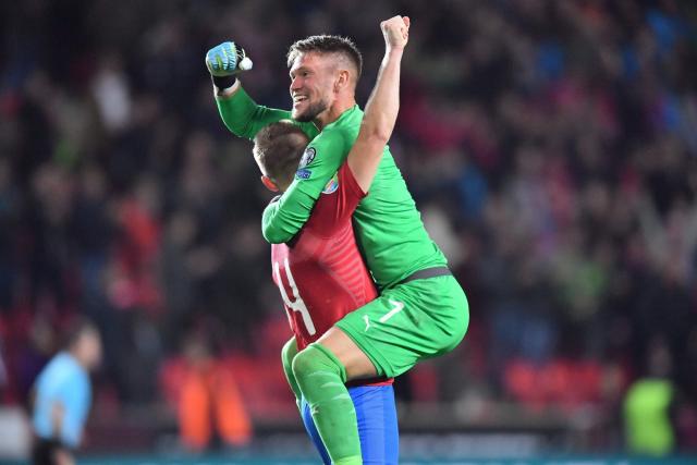 包含保加利亚与科索沃争夺胜利，小组排名激烈竞争的词条