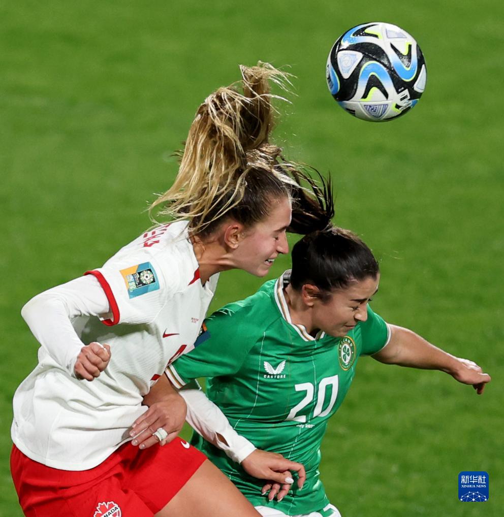 加拿大女足迎战泰国队，争夺小组第一名