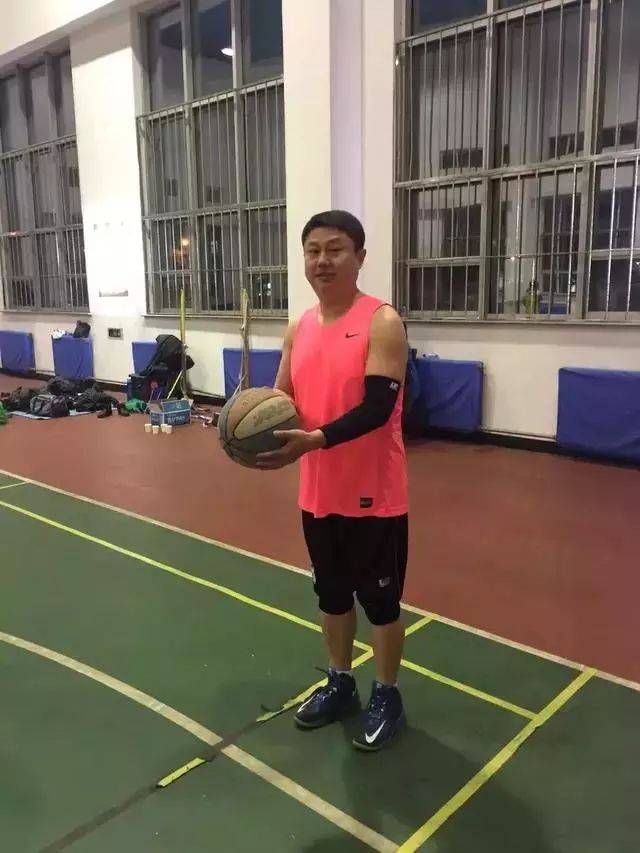 关于名宿重回赛场，领队新生力量逆袭的信息