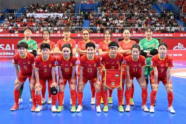 亚洲女足选手在比赛中获得胜利