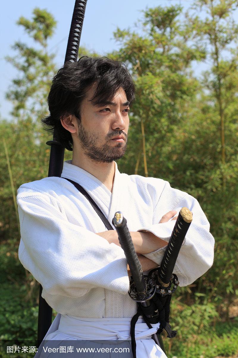 关于武士对决：球场上的对决犹如武林高手较量的信息