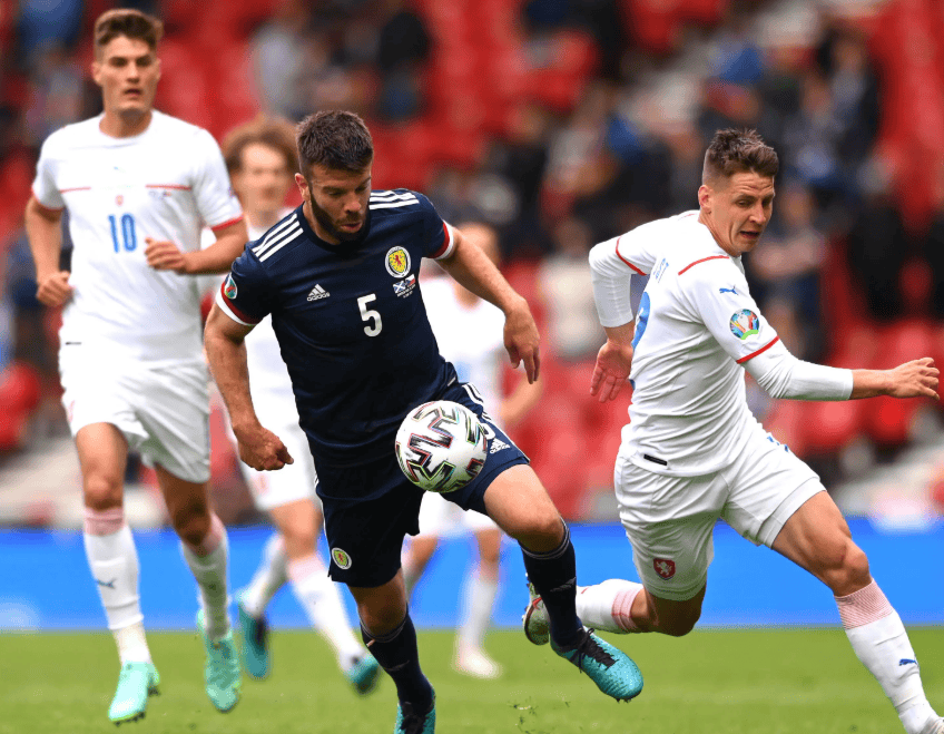 关于维罗纳主场迎战罗马，战历将士出色表现晋级南区的信息