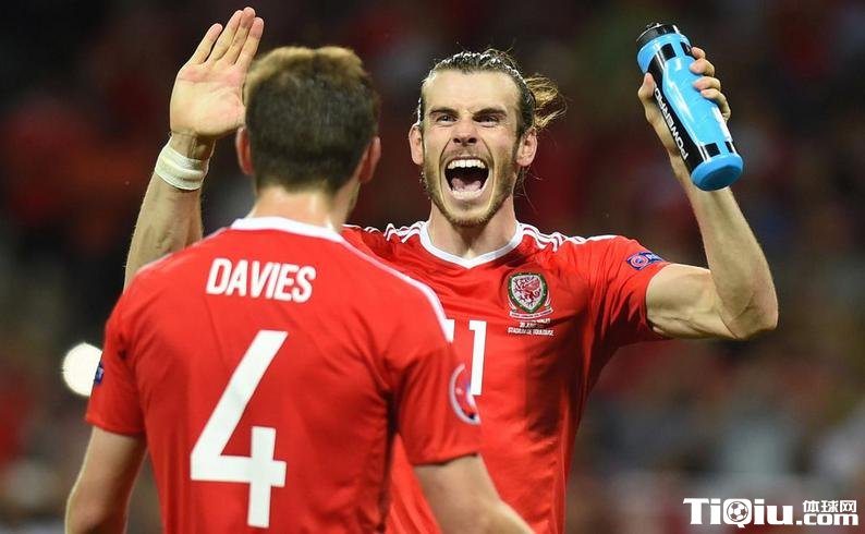 包含若日尼亚队在主场大放异彩，晋级欧洲杯资格的词条