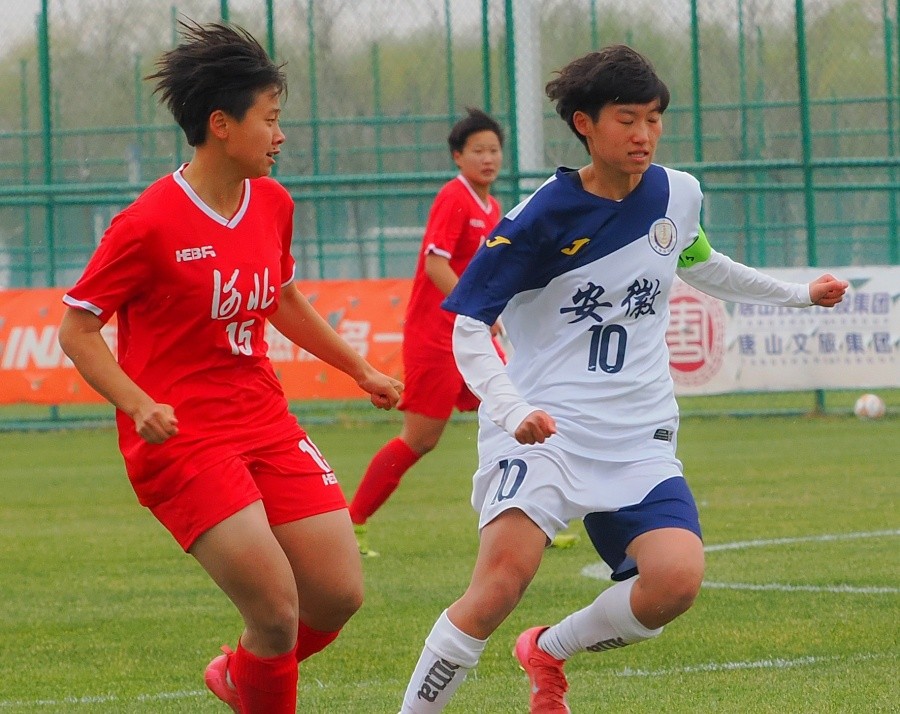 国内女足勇敢出征，迎接比赛挑战