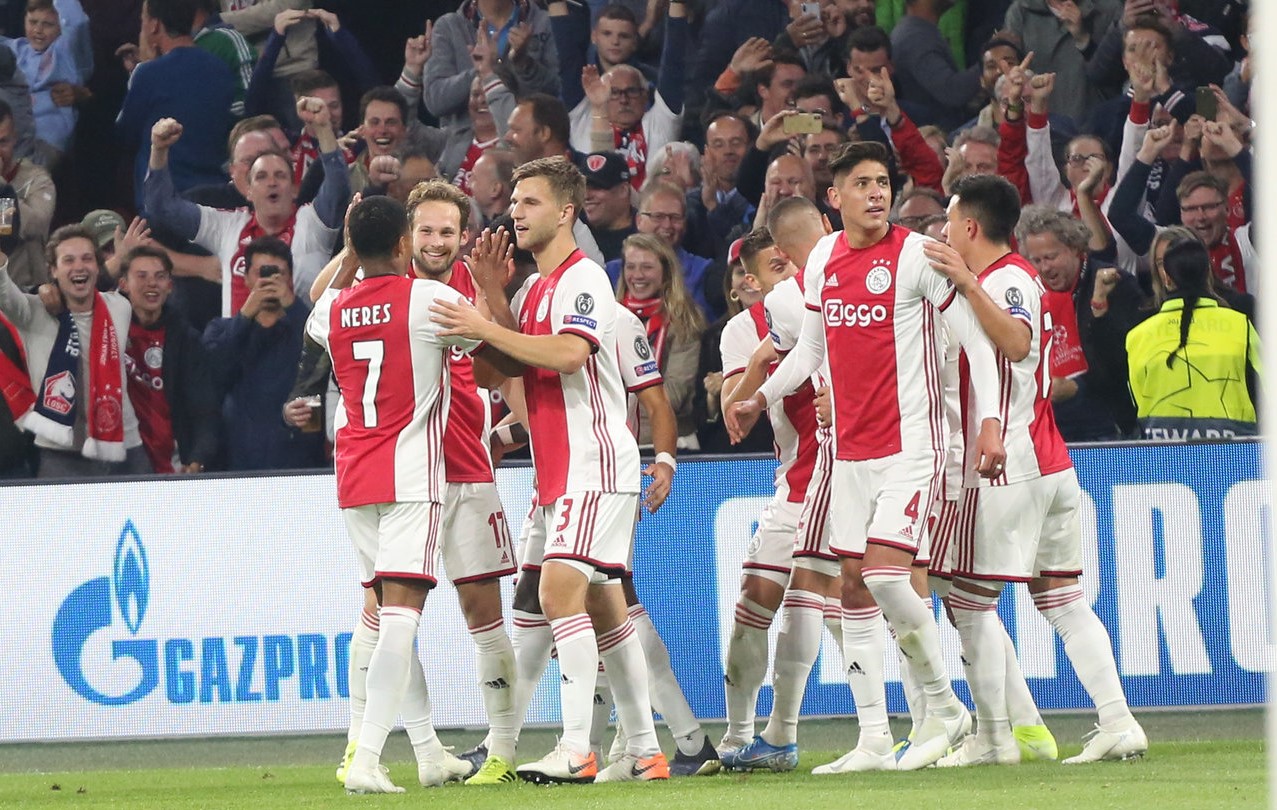 阿贾克斯壮大势头，战胜对手取得胜利