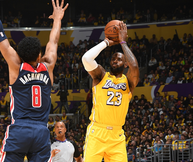 马刺客场告捷快船，唐诗高效进攻帮助球队拿下比赛的简单介绍