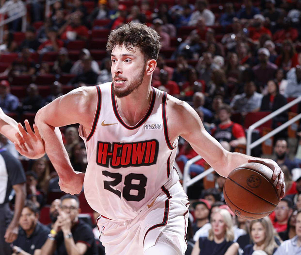 关于实力强大的球队硬战艰难，终结对手不败纪录的信息