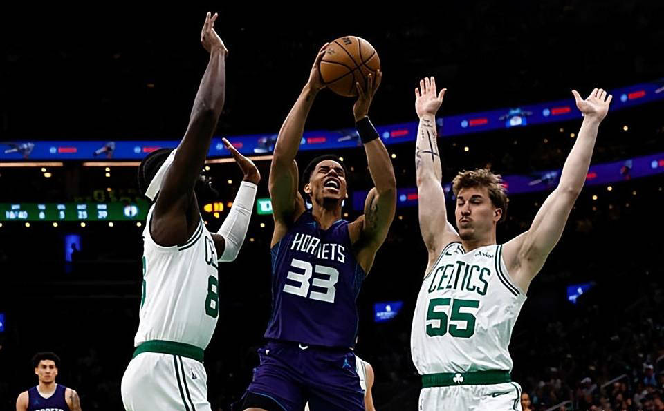 包含黄蜂队宣布与球员戈登-海沃德续约三年的词条