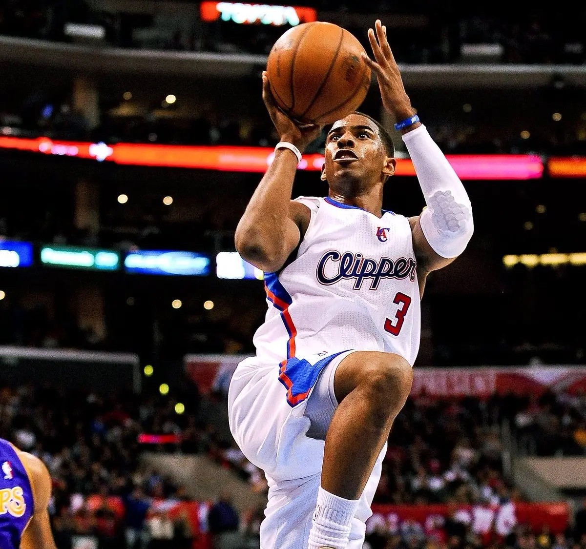 包含快船后卫因伤离场，球队小组件缺阵迎战火箭，困难重重的词条