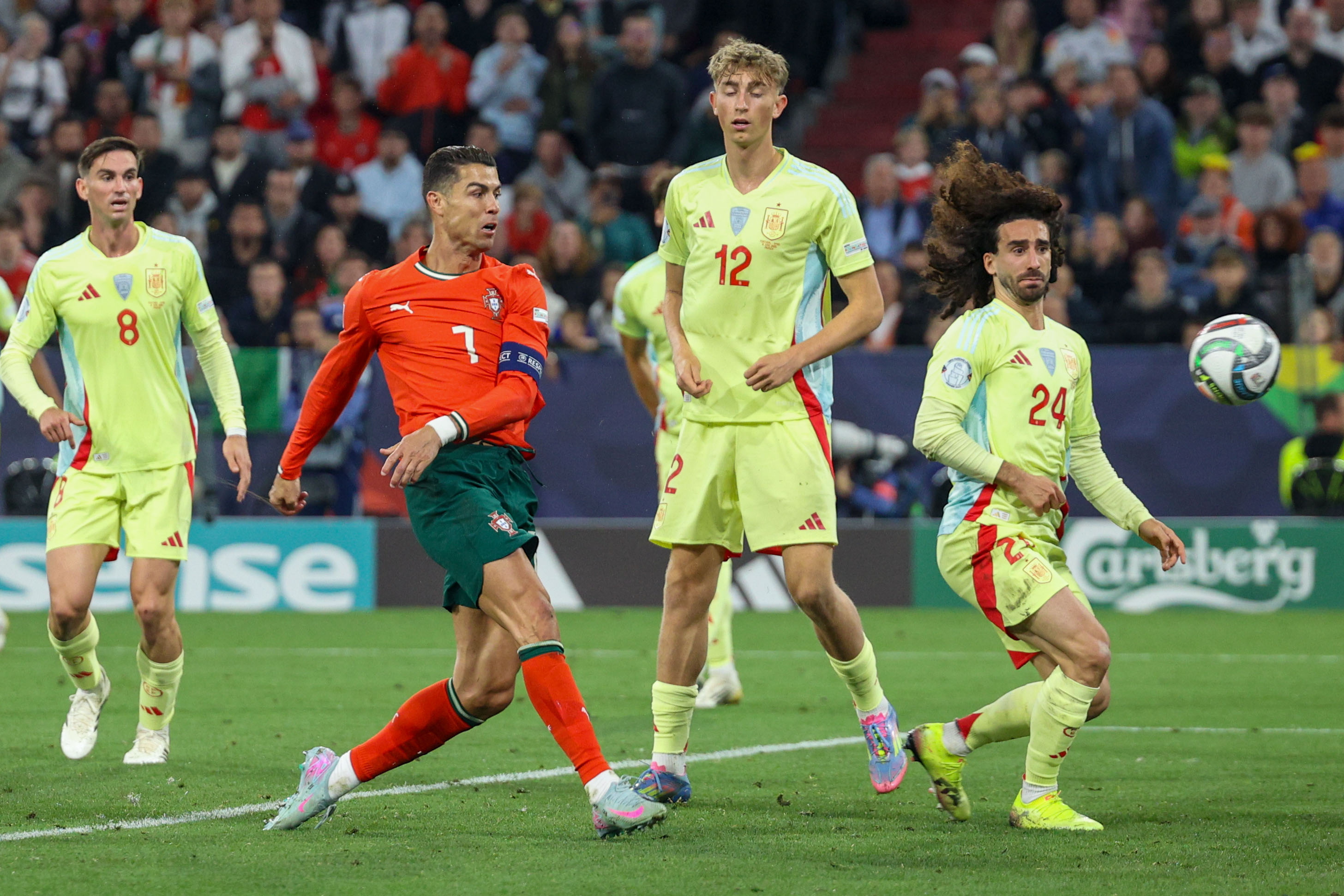 葡萄牙国家队击败英格兰，锁定晋级欧洲杯八强