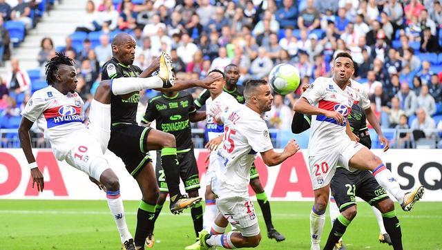 包含斯特拉斯堡客场挫败里昂，取得胜利的词条