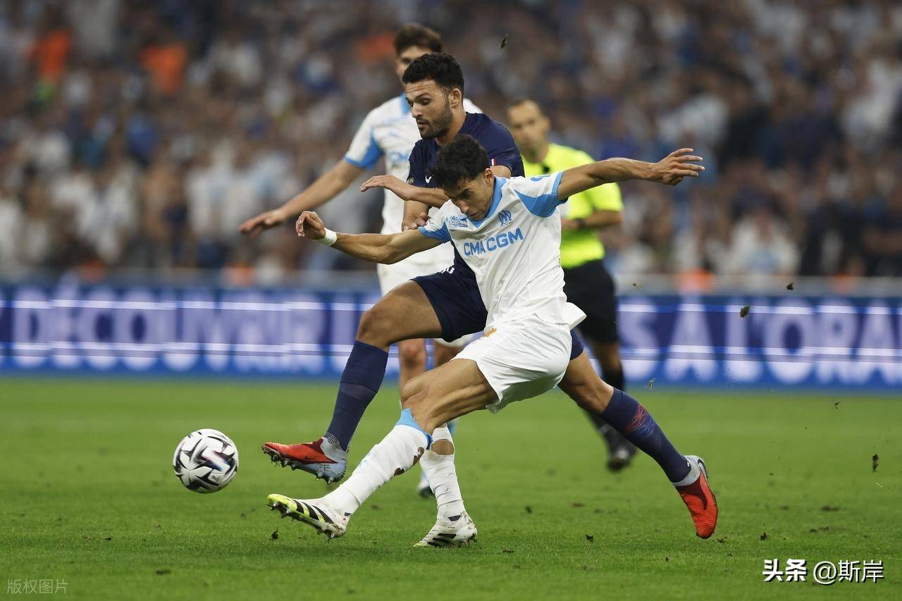 包含阿贾克斯客场连胜，全队信心高涨向着进军决赛之路进发的词条