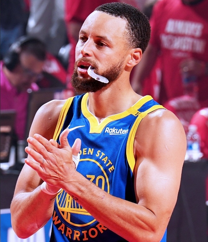 勇士落败，库里气场全无迷失竞技场