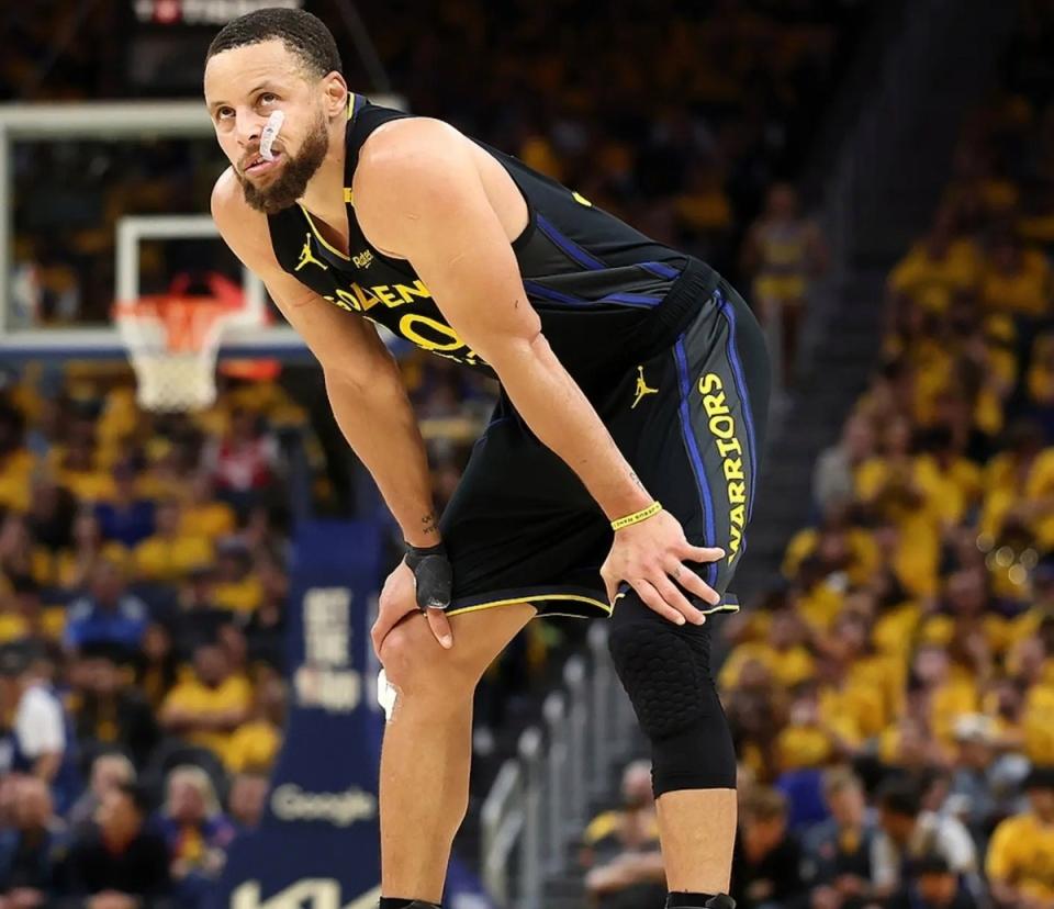 勇士落败，库里气场全无迷失竞技场