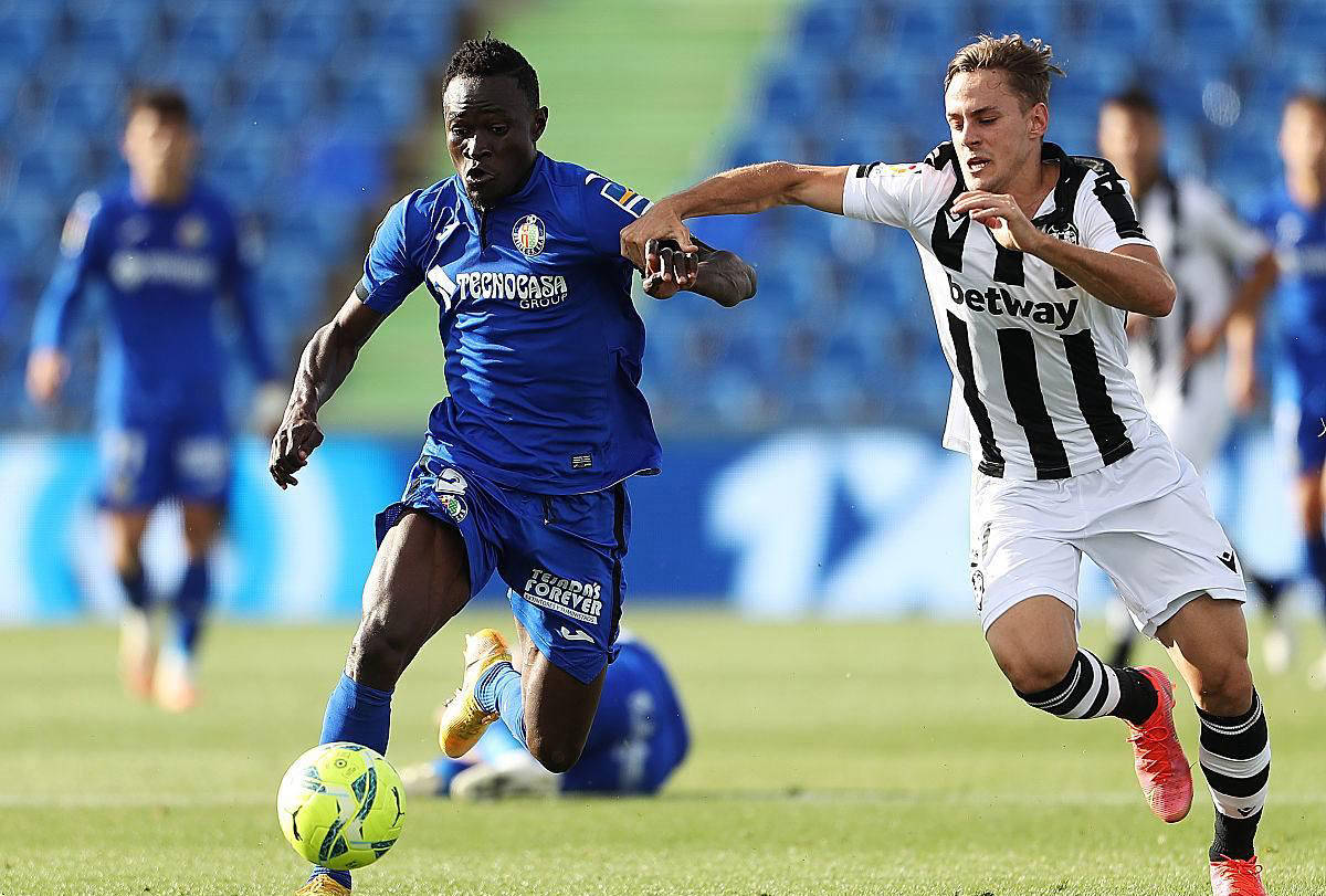 包含阿拉维斯客场取胜，保持佳状态的词条