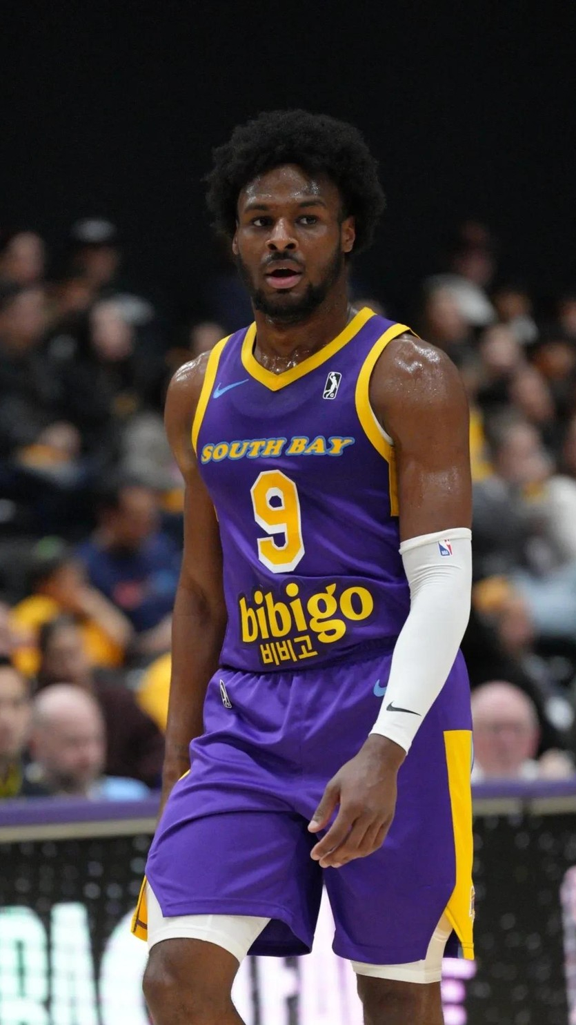 詹姆斯伤愈复出，湖人再次取得胜利的简单介绍