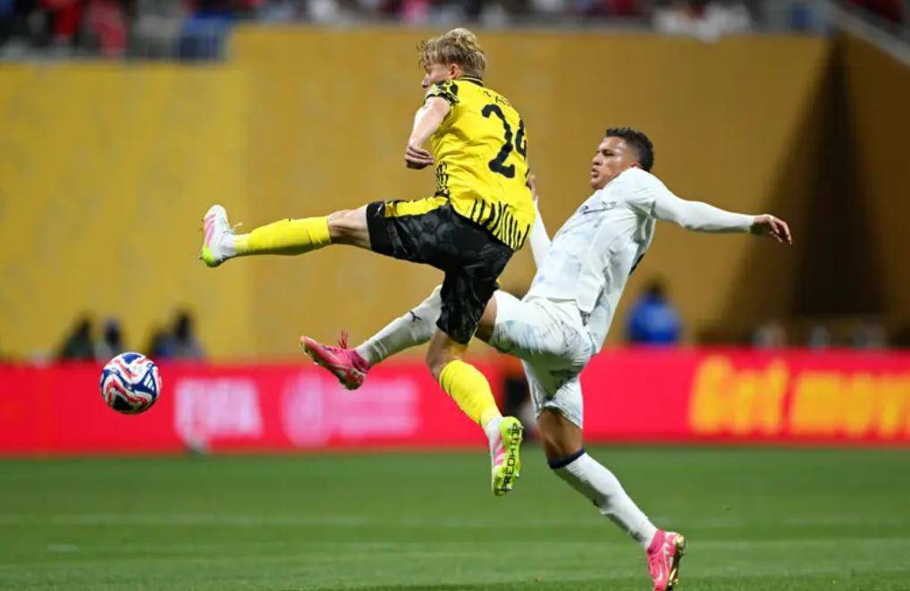 包含斯洛伐克队实现惊魂大逆转，晋级欧洲杯资格赛！的词条