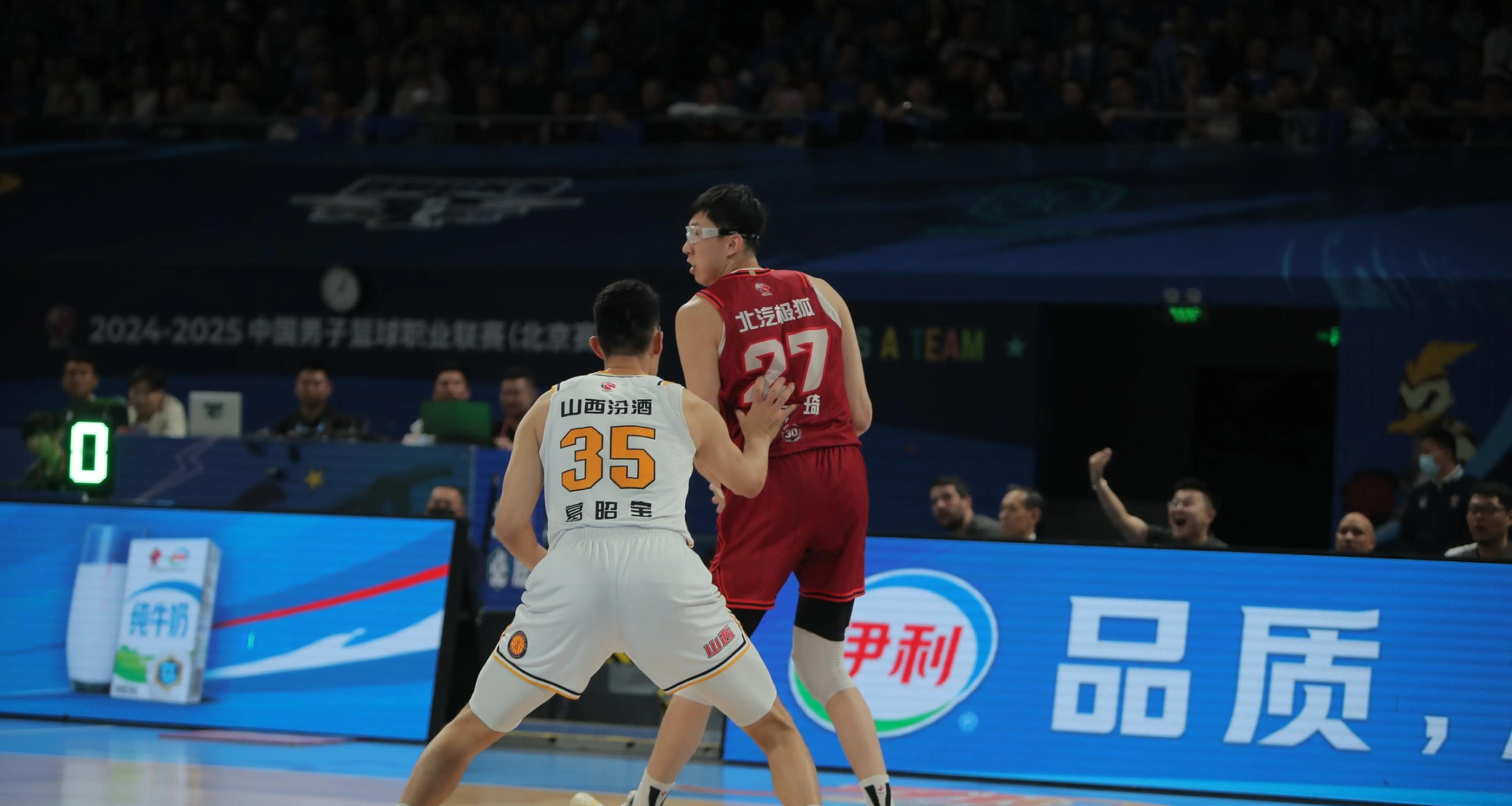 北京男篮遭遇困境，惨遭溃败